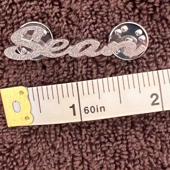 Silver Script 'Sean' Nameplate Pin - Picture 4 of 6